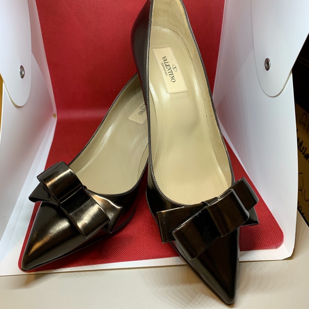 Bronze Valentino pointed toe pumps
